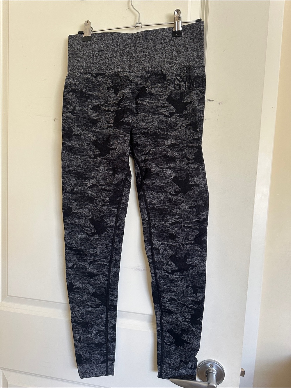 High-Waist Camo Leggings - Gray